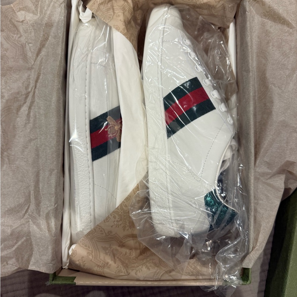 Gucci White and Green Sneakers - Picture 6 of 6